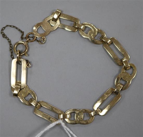 A 9ct gold bracelet with flattened rectangular and double links